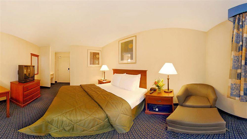 Towneplace Suites By Marriott Hadley Amherst Экстерьер фото