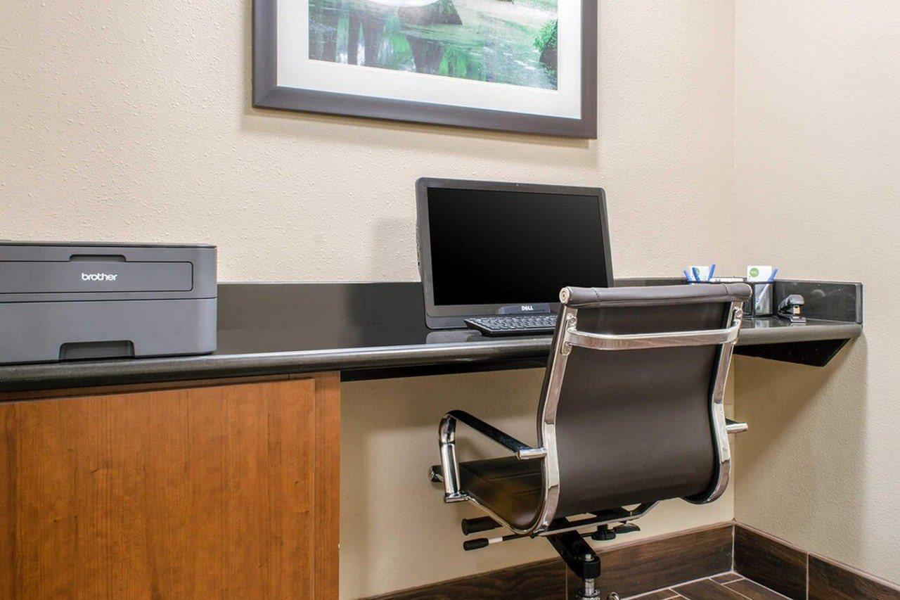 Towneplace Suites By Marriott Hadley Amherst Экстерьер фото