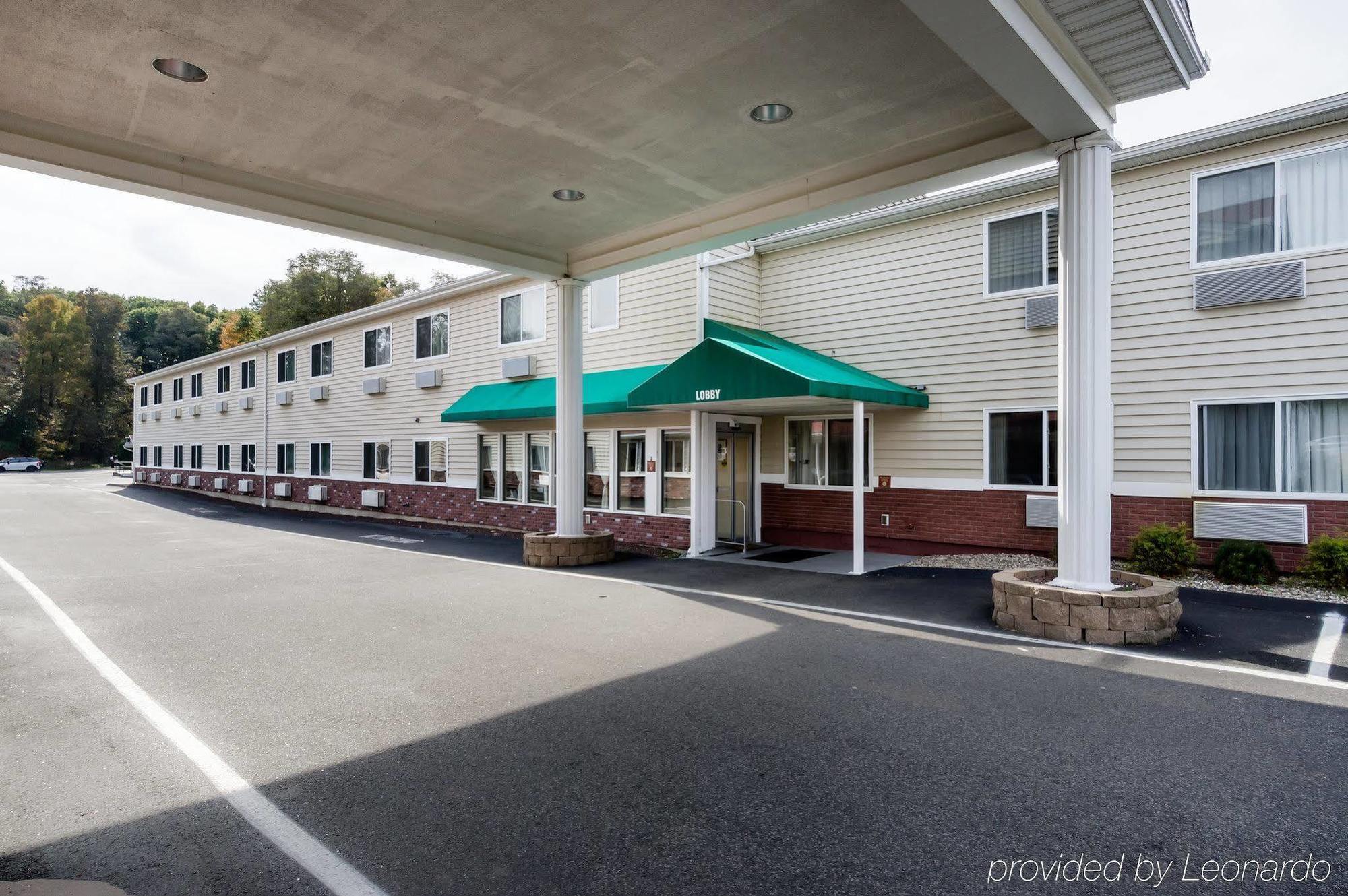 Towneplace Suites By Marriott Hadley Amherst Экстерьер фото