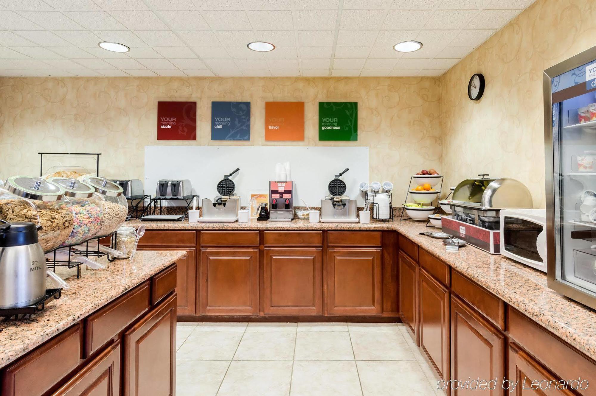 Towneplace Suites By Marriott Hadley Amherst Экстерьер фото