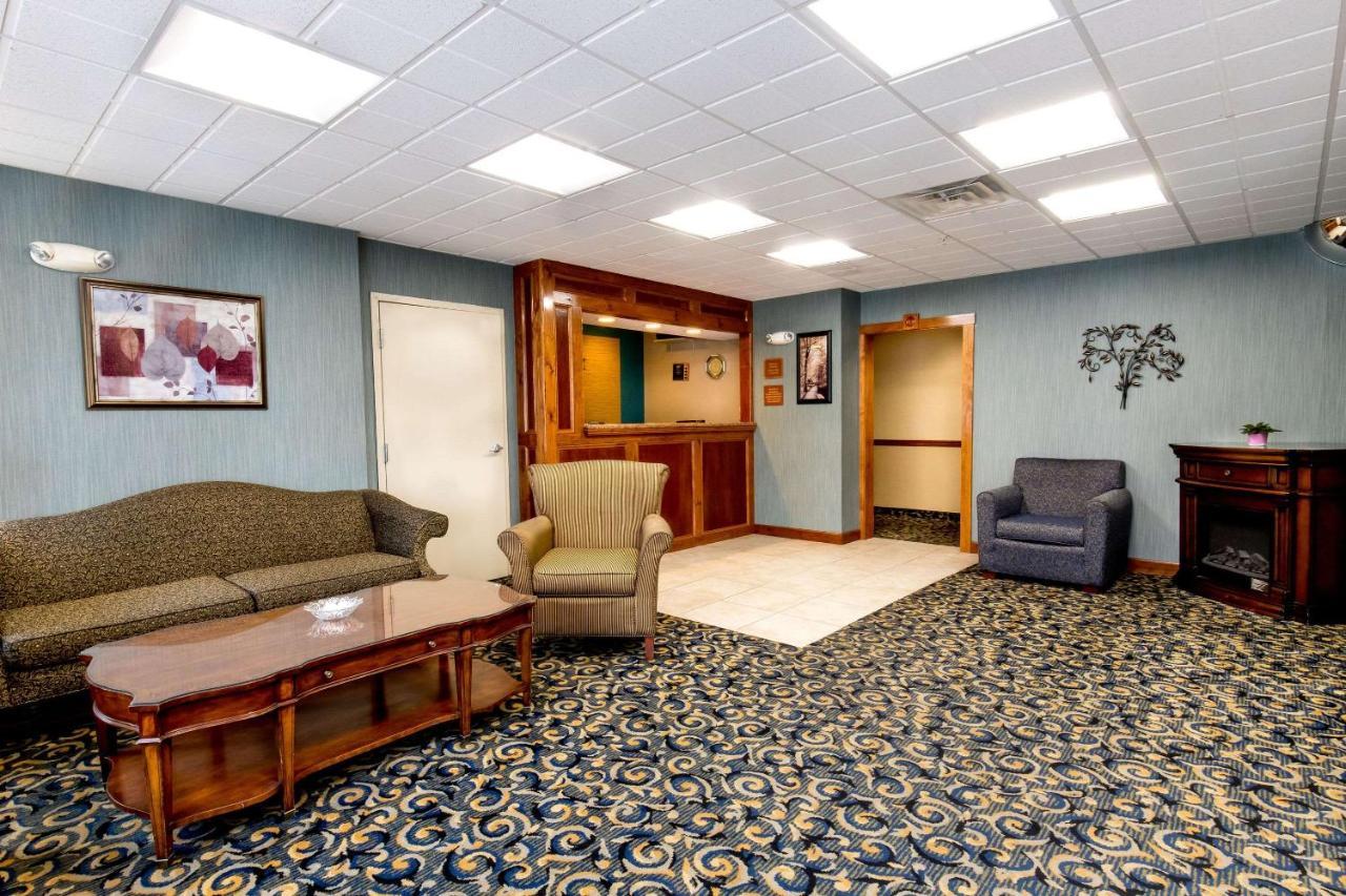 Towneplace Suites By Marriott Hadley Amherst Экстерьер фото